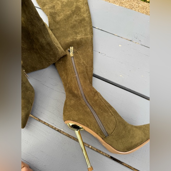 Cape Robbin Sheek thigh high green boots with golden heel S/6 - Picture 9 of 16